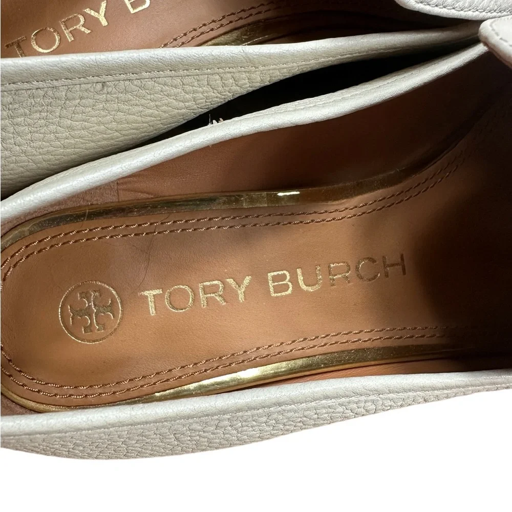TORY BURCH: Cream Jessa Pebbled Leather Loafer with Gold Details -Size 9